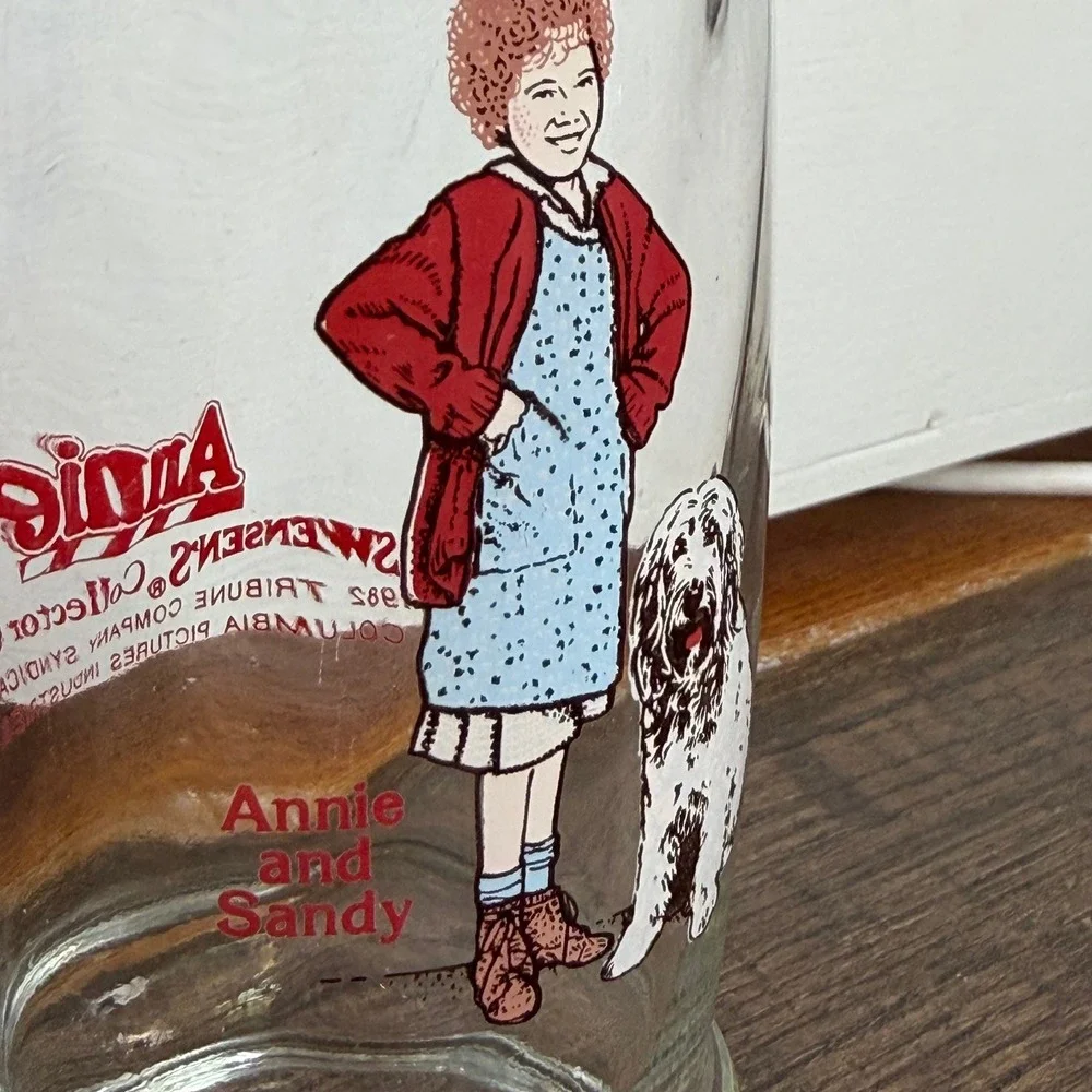 Annie‎ and Sandy Collector Glass 1982 Movie Promo Swensen's
